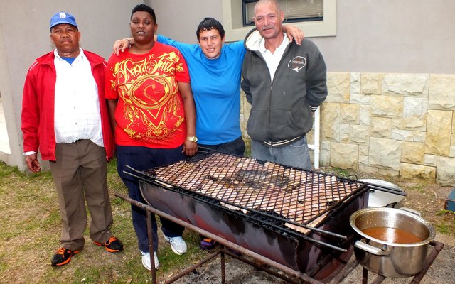 Gansbaai Vroue wys staal 2